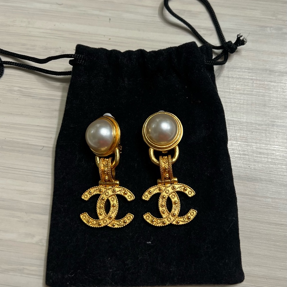 Selling my vintage Chanel drop earrings. In excellent condition.